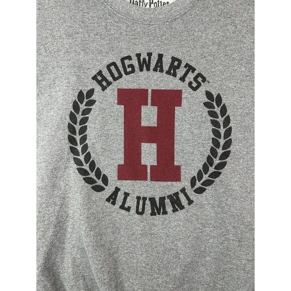 Harry Potter Hogwarts Alumni Crewneck Gray Sweatshirt Men's Medium - Picture 2 of 8